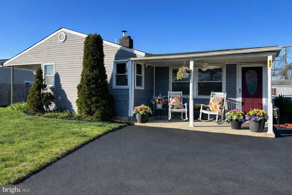 $450,000 | 47 Glenwood Lane, Levittown, PA 19055