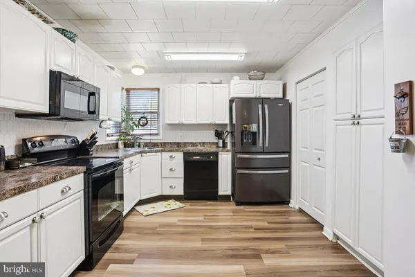 $450,000 | 47 Glenwood Lane, Levittown, PA 19055