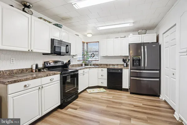 $450,000 | 47 Glenwood Lane, Levittown, PA 19055