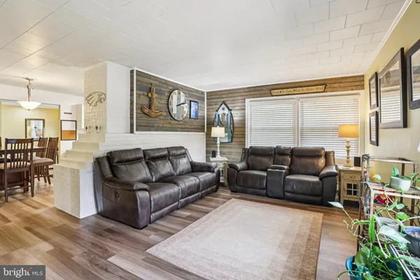 $450,000 | 47 Glenwood Lane, Levittown, PA 19055