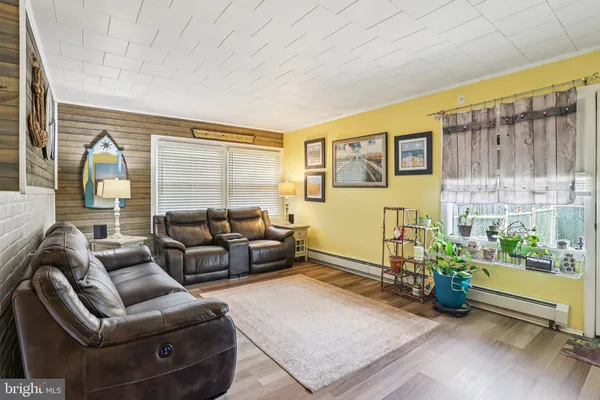 $450,000 | 47 Glenwood Lane, Levittown, PA 19055