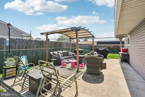 $450,000 | 47 Glenwood Lane, Levittown, PA 19055