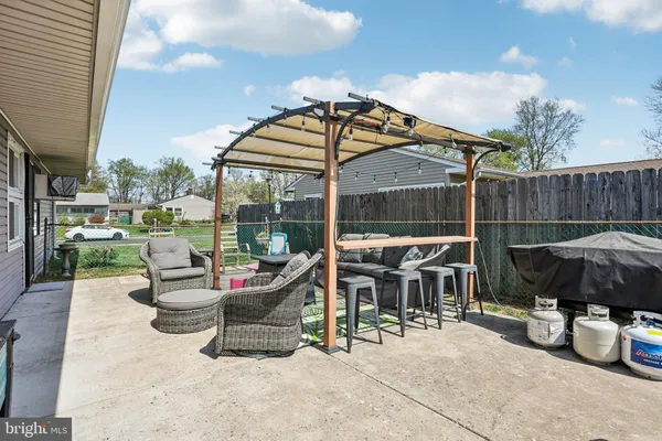 $450,000 | 47 Glenwood Lane, Levittown, PA 19055