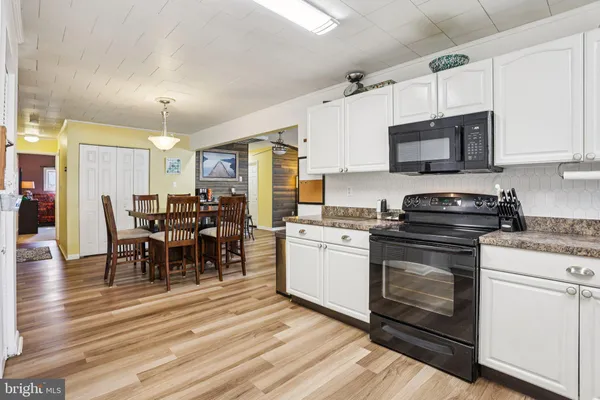 $450,000 | 47 Glenwood Lane, Levittown, PA 19055