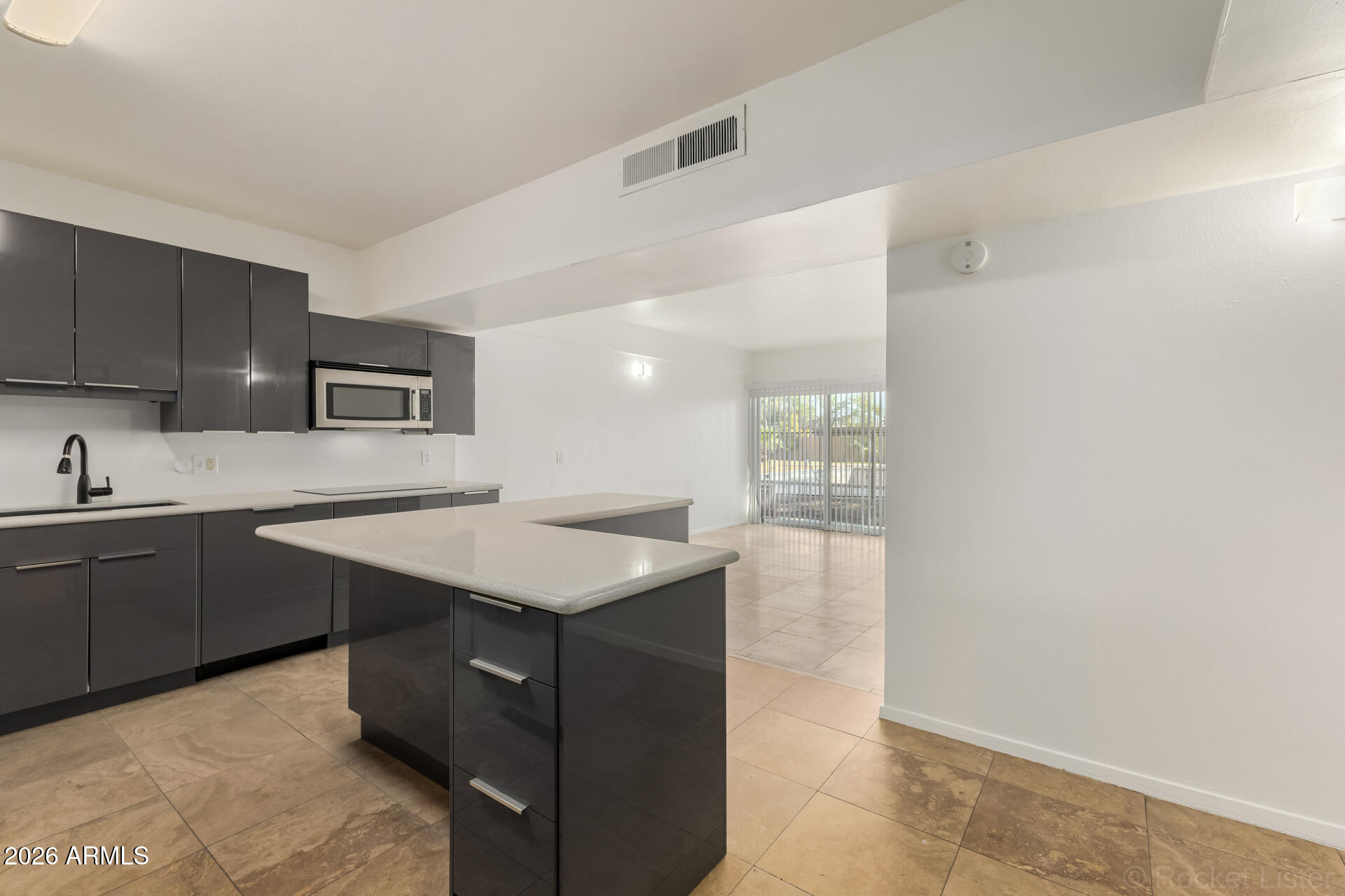 351 East Thomas Road, Unit D104 Phoenix, AZ 85012 - Photo 8 of 25 10 Thomas