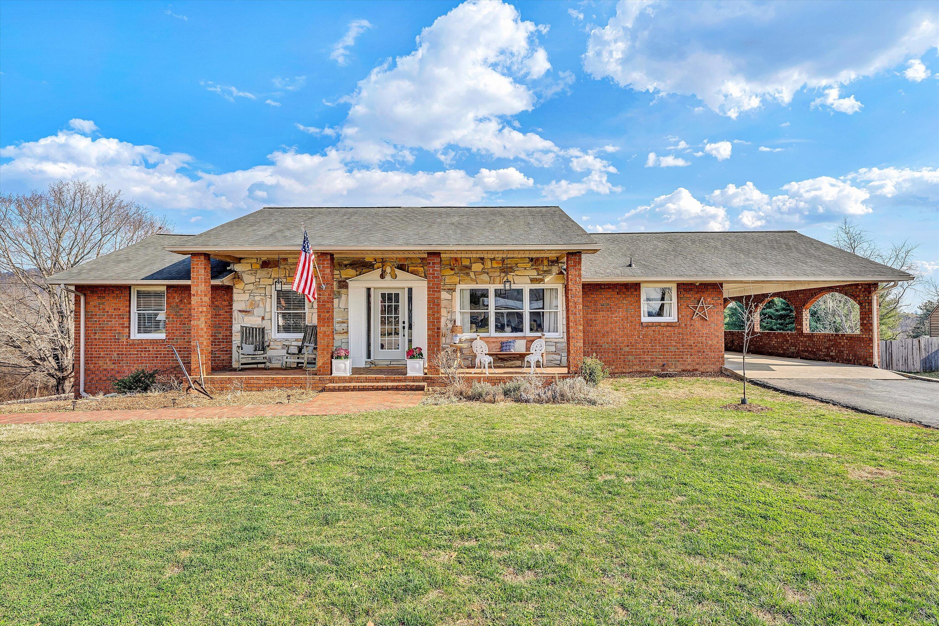 4043 Mockingbird Hill Road Roanoke, VA 24012 - Photo 1 of 59 01-SGP-04669