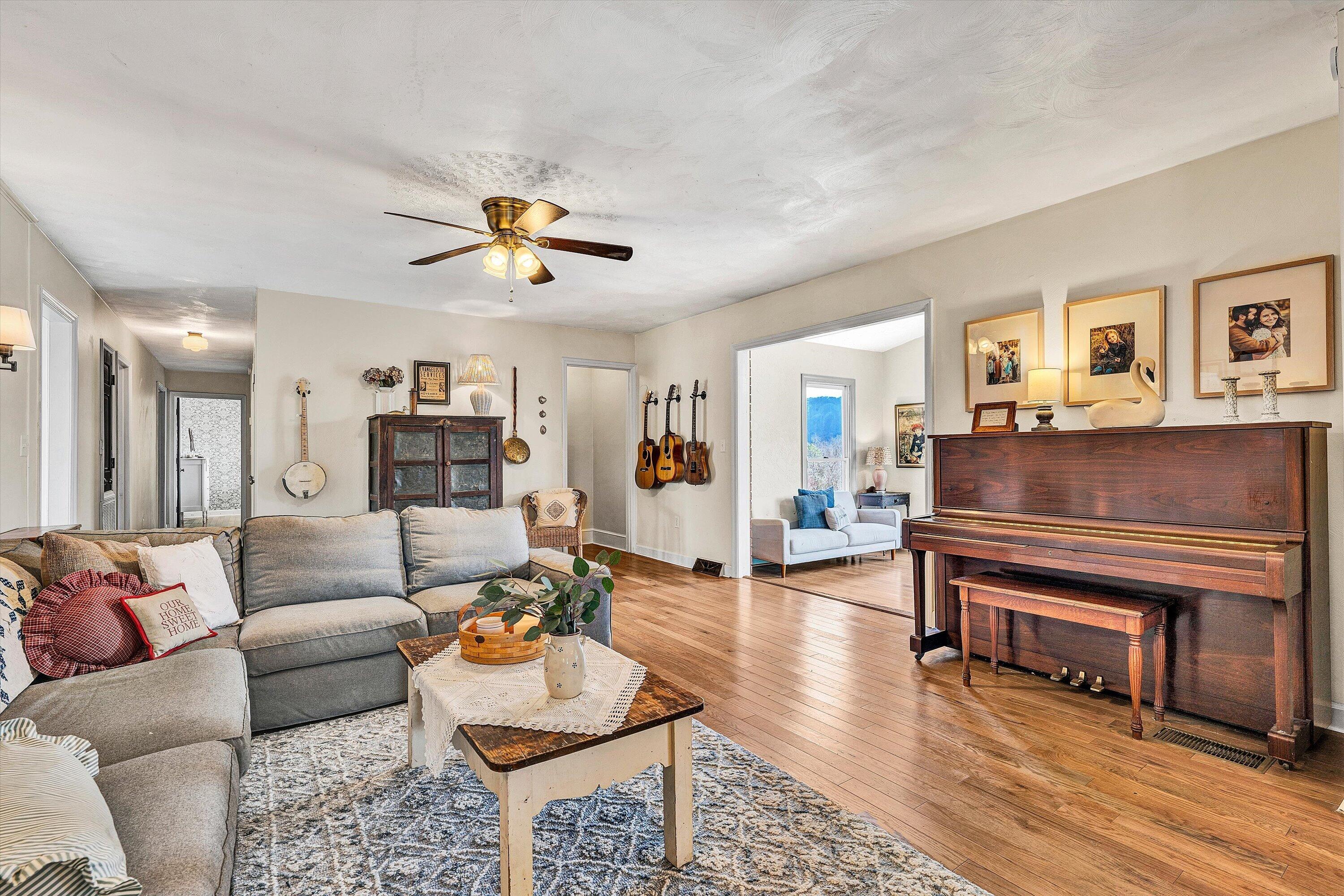 4043 Mockingbird Hill Road Roanoke, VA 24012 - Photo 16 of 59 16-SGP-04543