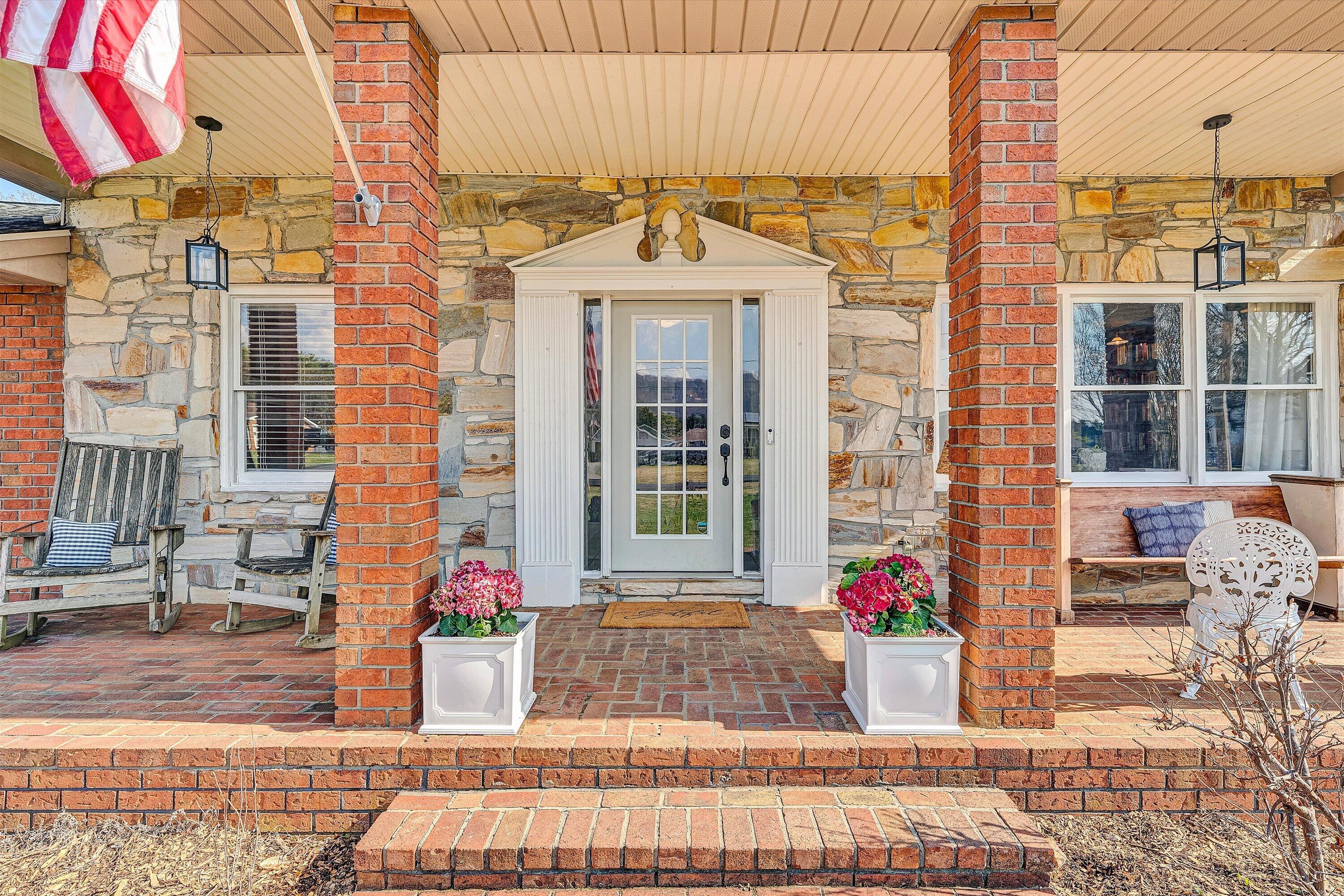 4043 Mockingbird Hill Road Roanoke, VA 24012 - Photo 4 of 59 04-SGP-04678