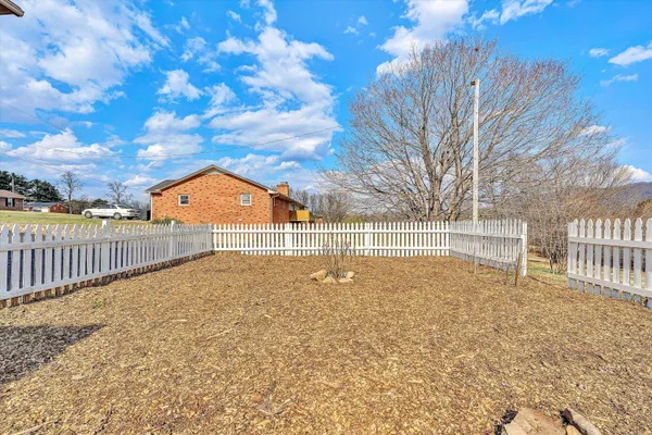 $475,000 | 4043 Mockingbird Hill Road, Roanoke, VA 24012
