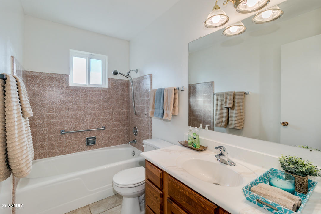 5209 Casper Road Mesa, AZ 85205 - Photo 18 of 28 Bathroom