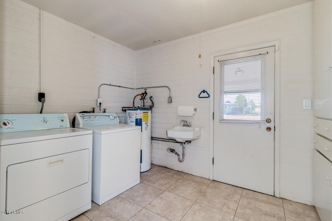 5209 Casper Road Mesa, AZ 85205 - Photo 21 of 28 Laundry Room