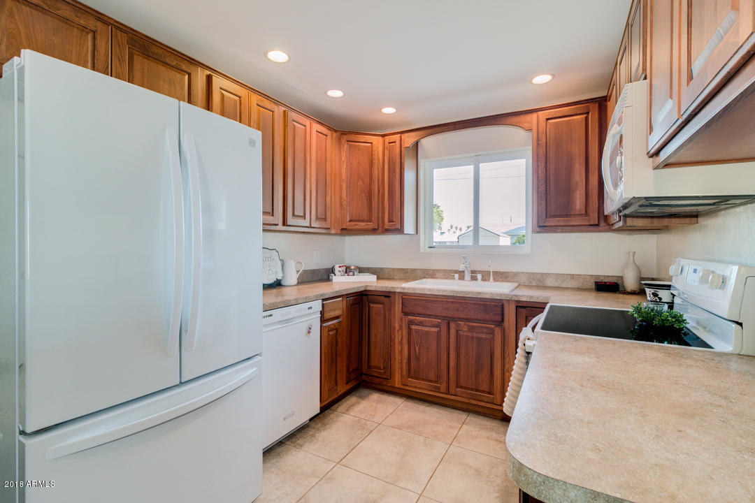 5209 Casper Road Mesa, AZ 85205 - Photo 10 of 28 Kitchen
