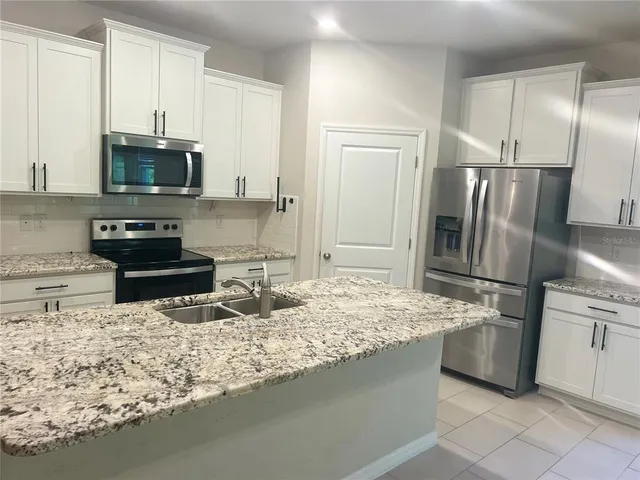 $3,000 | 32959 Sand Creek Drive, Wesley Chapel, FL 33543