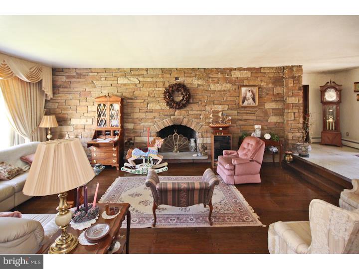 290 West Rose Tree Road Media, PA 19063 - Photo 3 of 25 Living Room
