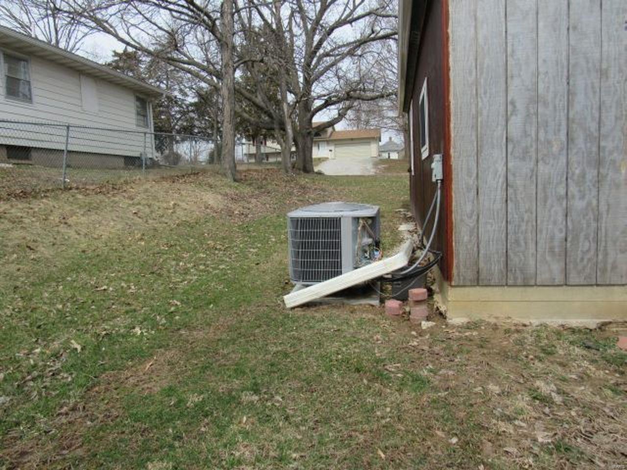 1124 Main Street Hamilton, IL 62341 - Photo 9 of 14