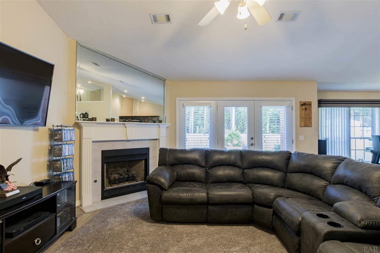 635 Riola Place Pensacola, FL 32506 - Photo 3 of 26