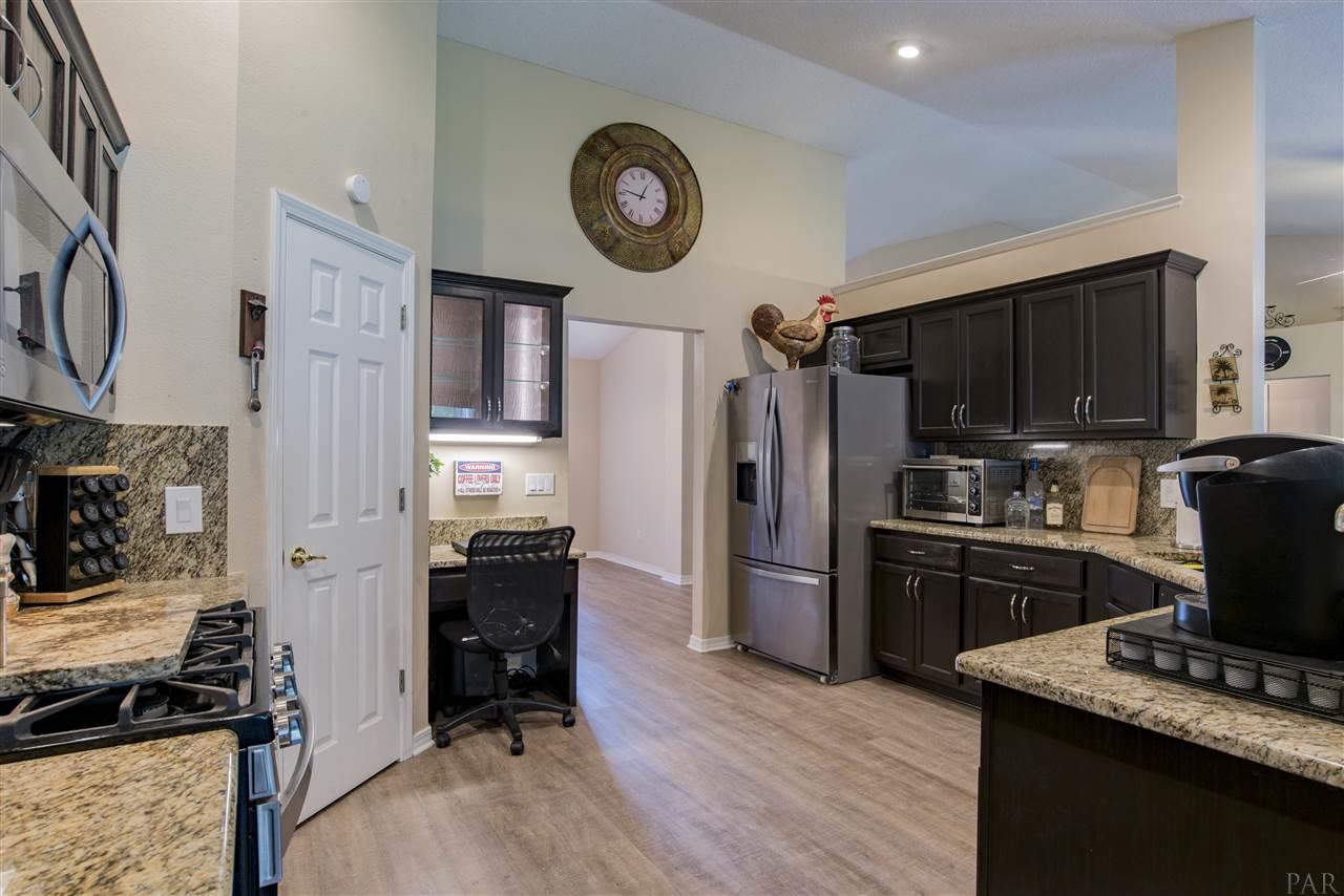635 Riola Place Pensacola, FL 32506 - Photo 8 of 26