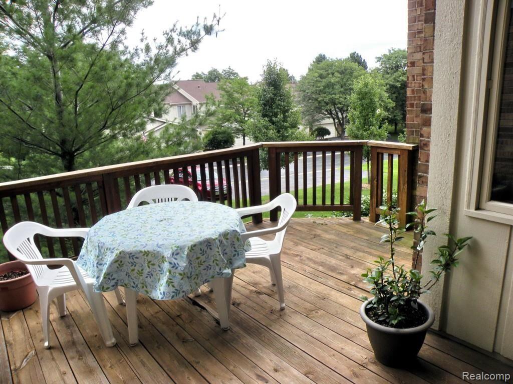 919 Golfview Court Rochester, MI 48307 - Photo 30 of 32 Deck Off Dining Room