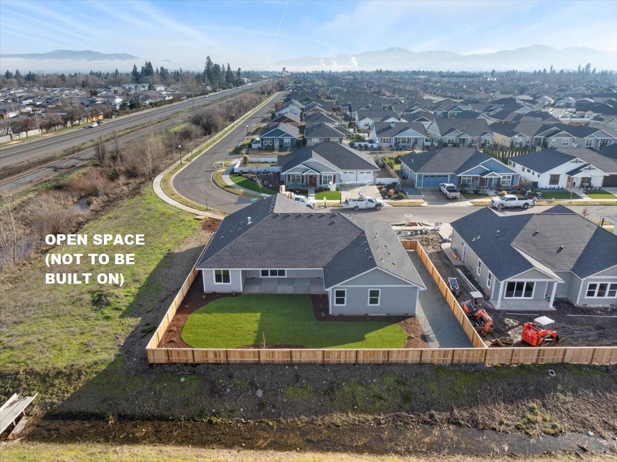 1757 River Run Street Central Point, OR 97502 - Photo 7 of 52 1-DJI_0491