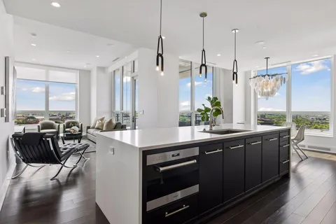 $1,090,000 | 1111 West River Parkway, Unit 23D, Minneapolis, MN 55415