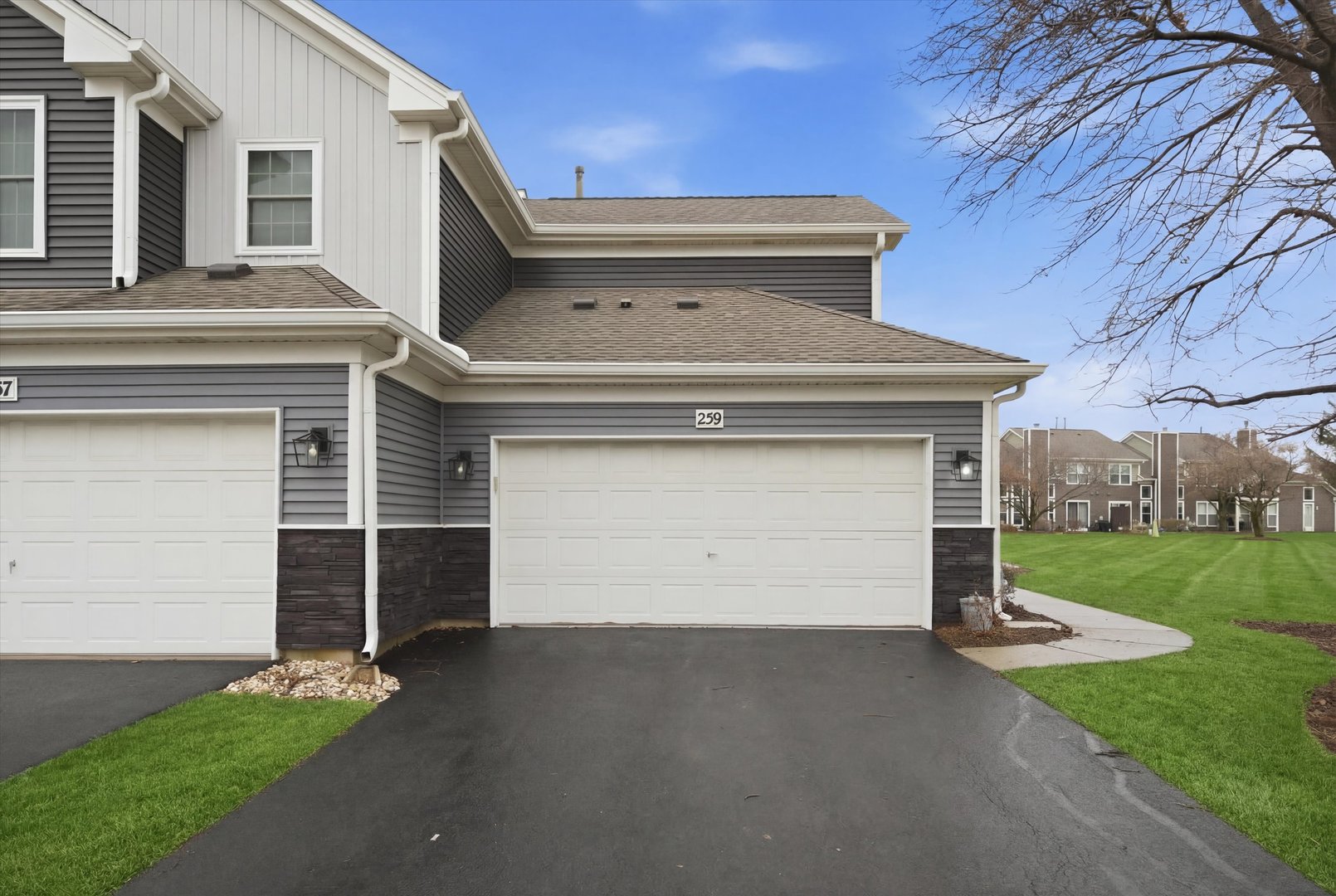 259 Millers Crossing Itasca, IL 60143 - Photo 2 of 25