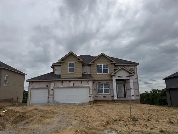 $604,950 | 9001 North Poplar Avenue, Kansas City, MO 64156