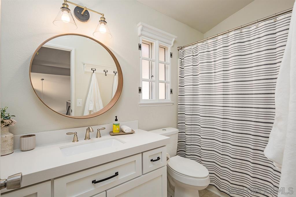 39932 North General Kearny Road Temecula, CA 92591 - Photo 14 of 25 Upstairs full bathroom.