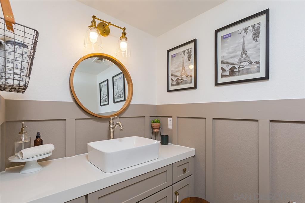 39932 North General Kearny Road Temecula, CA 92591 - Photo 15 of 25 Downstairs delightful powder room.