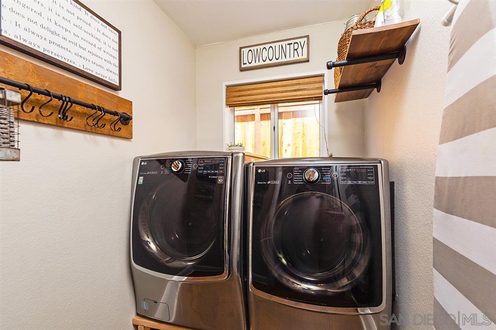 39932 North General Kearny Road Temecula, CA 92591 - Photo 16 of 25 Separate laundry room.