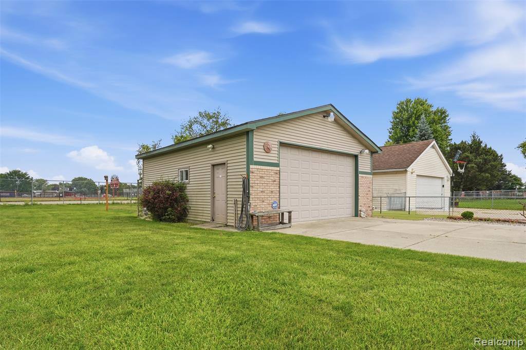 9210 Newburgh Road Livonia, MI 48150 - Photo 24 of 27