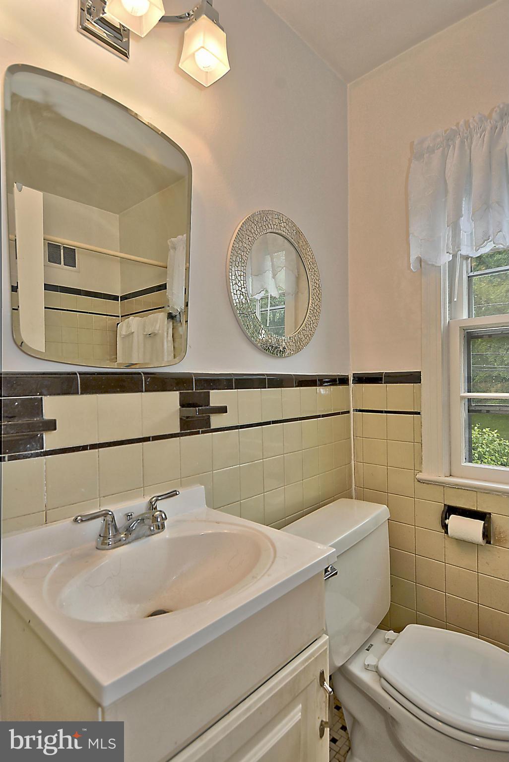 313 Windsor Street Silver Spring, MD 20910 - Photo 18 of 29 Bath