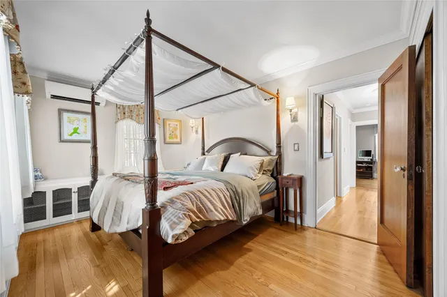 $1,130,000 | 27-01 167th Street | Murray Hill - Flushing