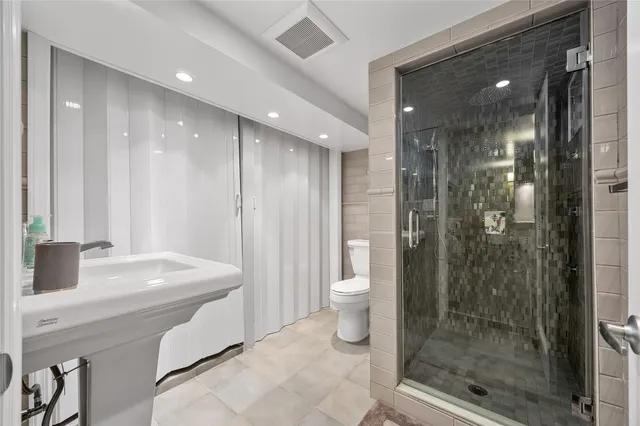 $1,130,000 | 27-01 167th Street | Murray Hill - Flushing