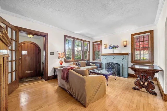 $1,130,000 | 27-01 167th Street | Murray Hill - Flushing