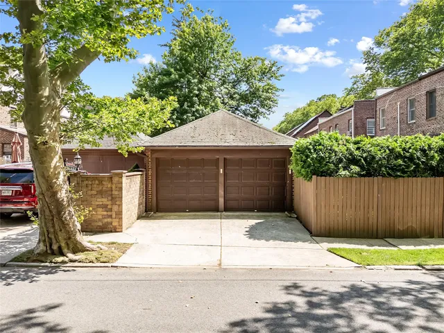 $1,130,000 | 27-01 167th Street | Murray Hill - Flushing