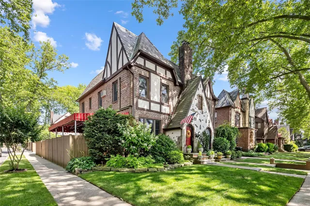 $1,130,000 | 27-01 167th Street | Murray Hill - Flushing