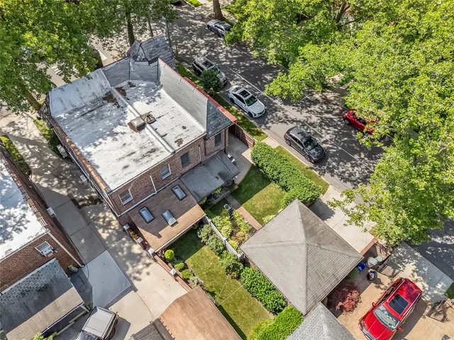 $1,130,000 | 27-01 167th Street | Murray Hill - Flushing