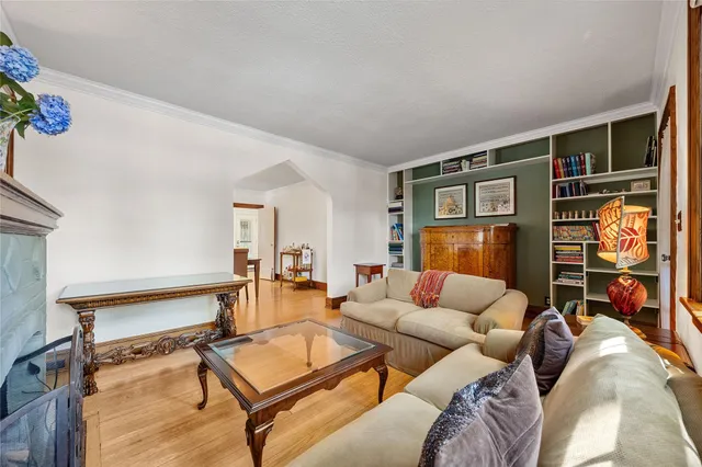 $1,130,000 | 27-01 167th Street | Murray Hill - Flushing