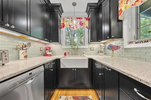 $1,130,000 | 27-01 167th Street | Murray Hill - Flushing