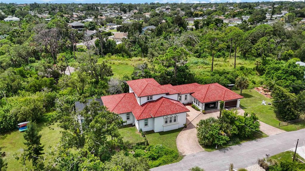 3674 Roslyn Road Venice, FL 34293 - Photo 72 of 72 an aerial view of a house with swimming pool outdoor seating and yard