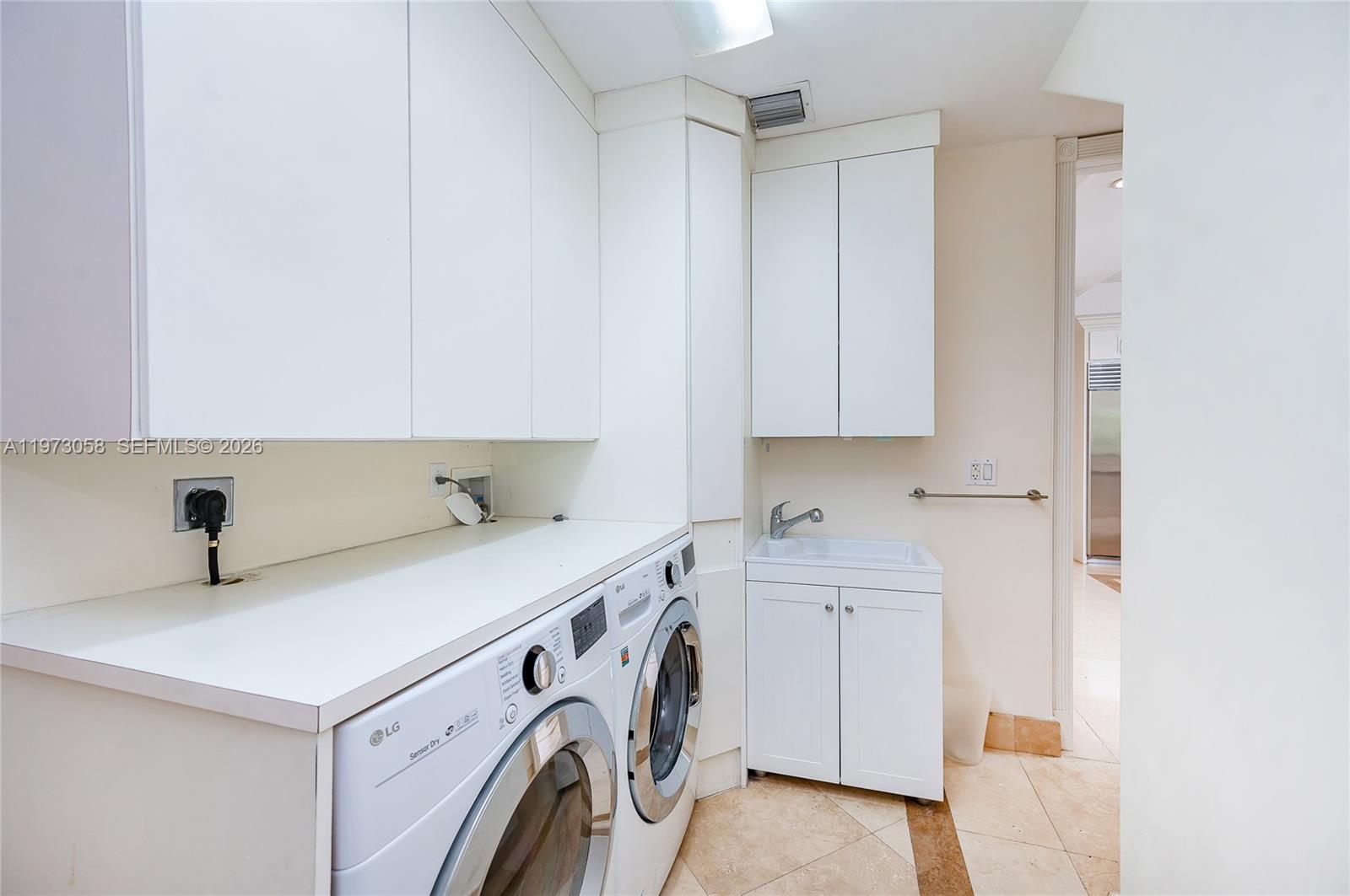 541 South Mashta Drive Key Biscayne, FL 33149 - Photo 23 of 28 a utility room with dryer and washer