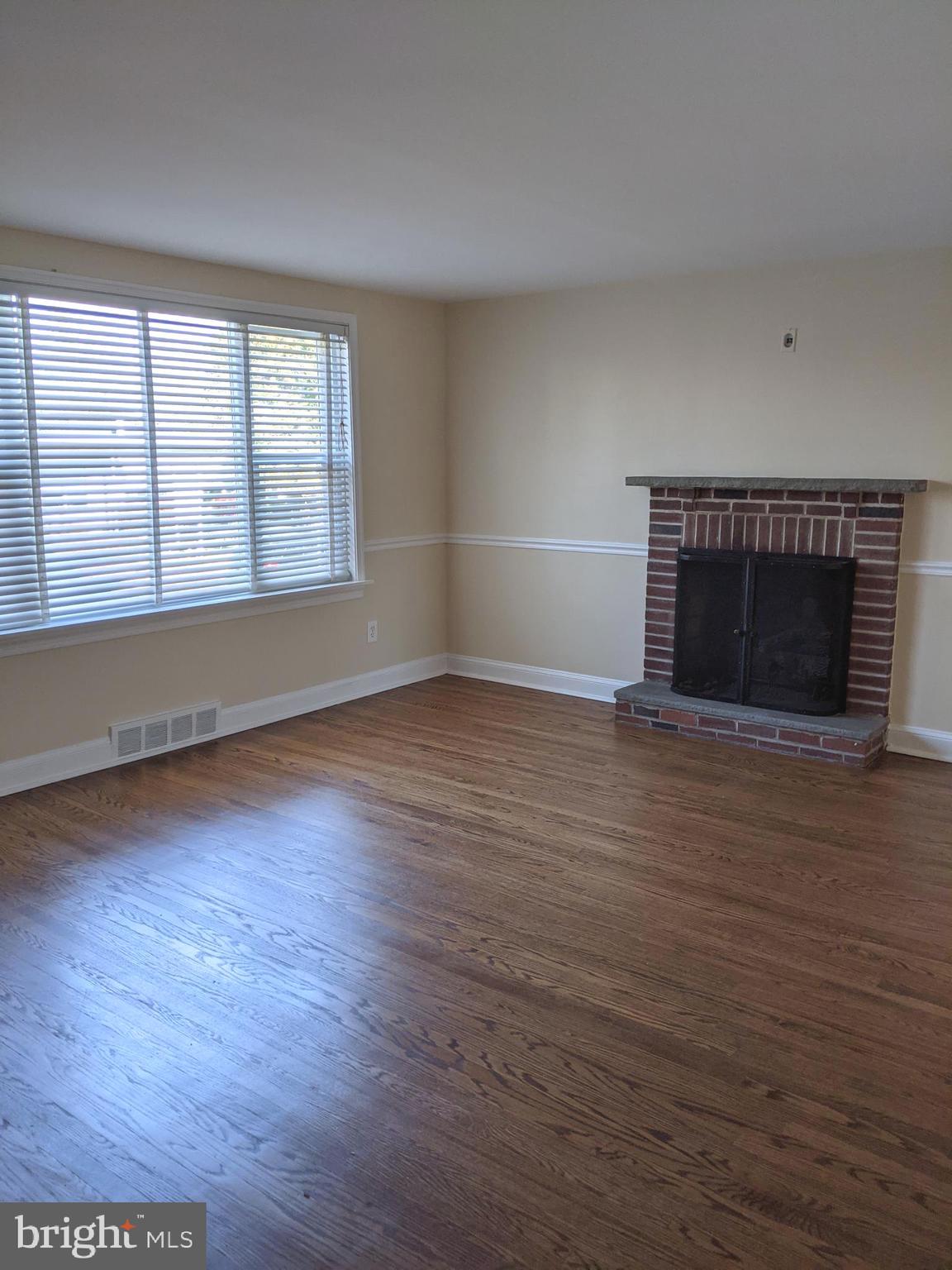 126 Fairfield Lane Wayne, PA 19087 - Photo 5 of 17 Picture window allowing for natural light.