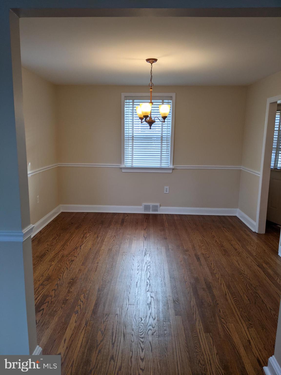 126 Fairfield Lane Wayne, PA 19087 - Photo 7 of 17 Sunny Dining Room with chair rail.