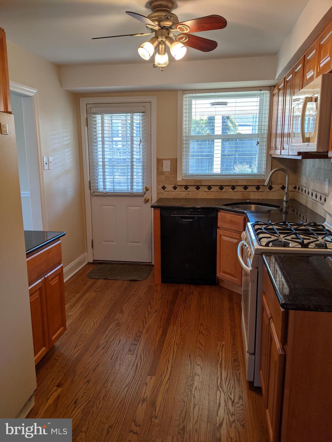 126 Fairfield Lane Wayne, PA 19087 - Photo 9 of 17 Outside exit to covered Patio