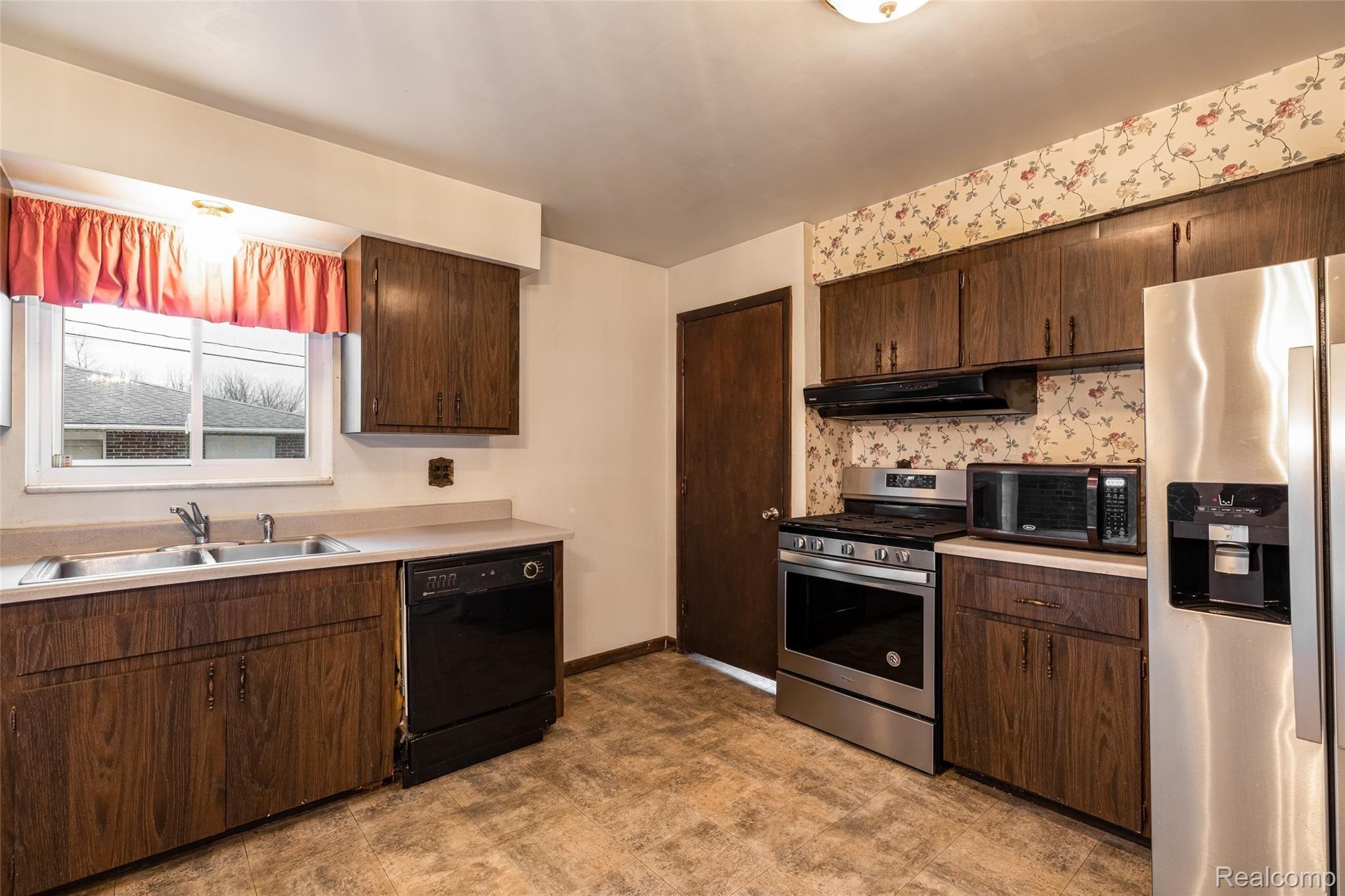 18321 Racho Road Riverview, MI 48193 - Photo 19 of 34 19.Kitchen