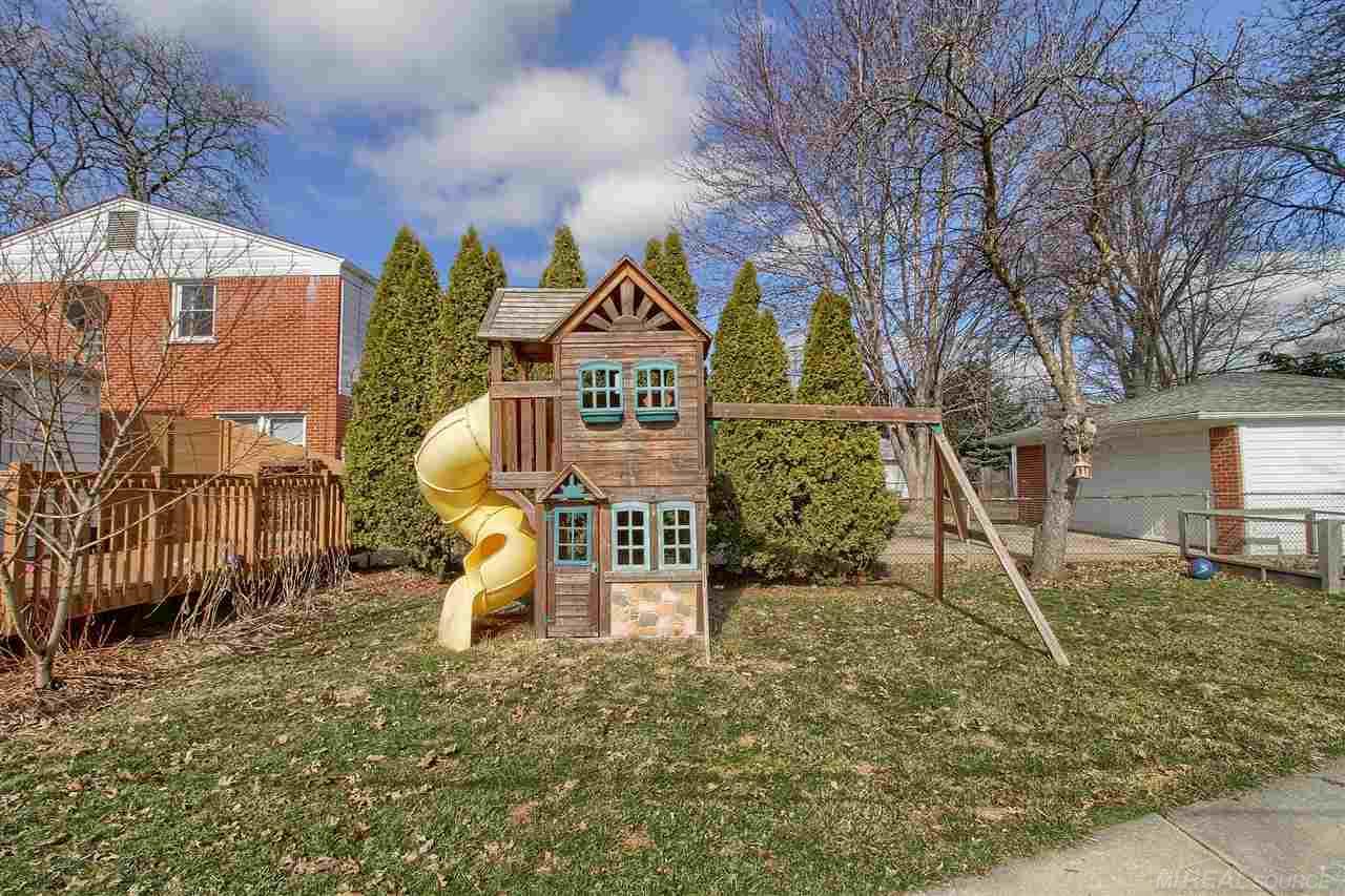 1990 Littlestone Road Grosse Pointe Woods, MI 48236 - Photo 30 of 32