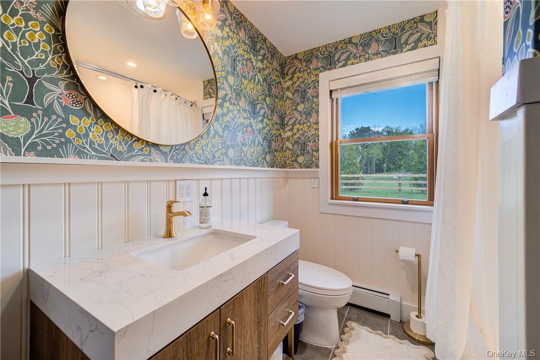90 Onderdonk Road Warwick, NY 10990 - Photo 14 of 32 A second newly decorated bath with a tub-shower.