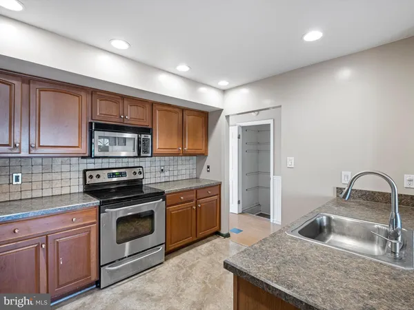 $2,350 | 122 Center Court, Wilmington, DE 19810