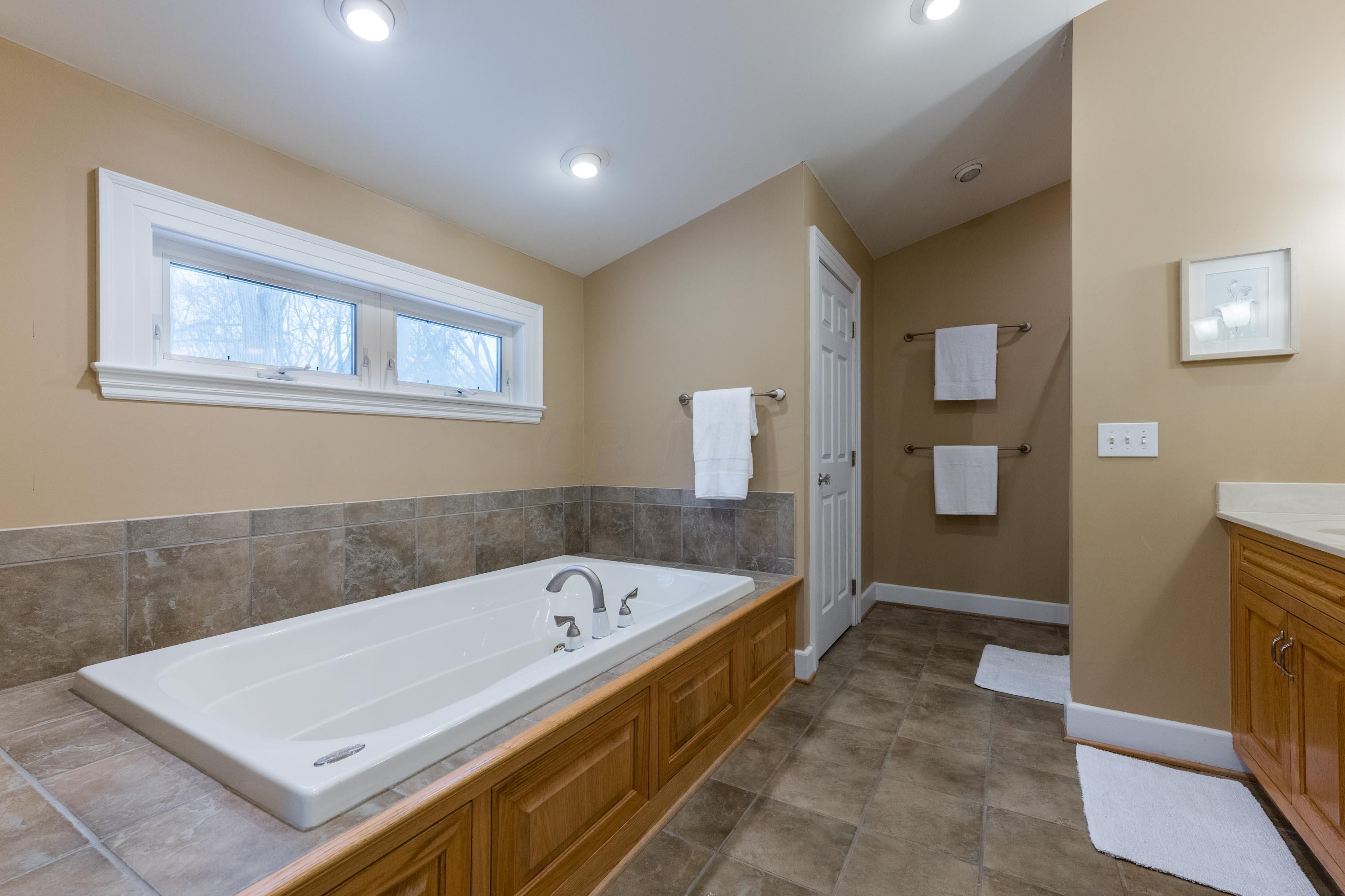 3244 Fishinger Road Columbus, OH 43221 - Photo 46 of 71 056P1543209