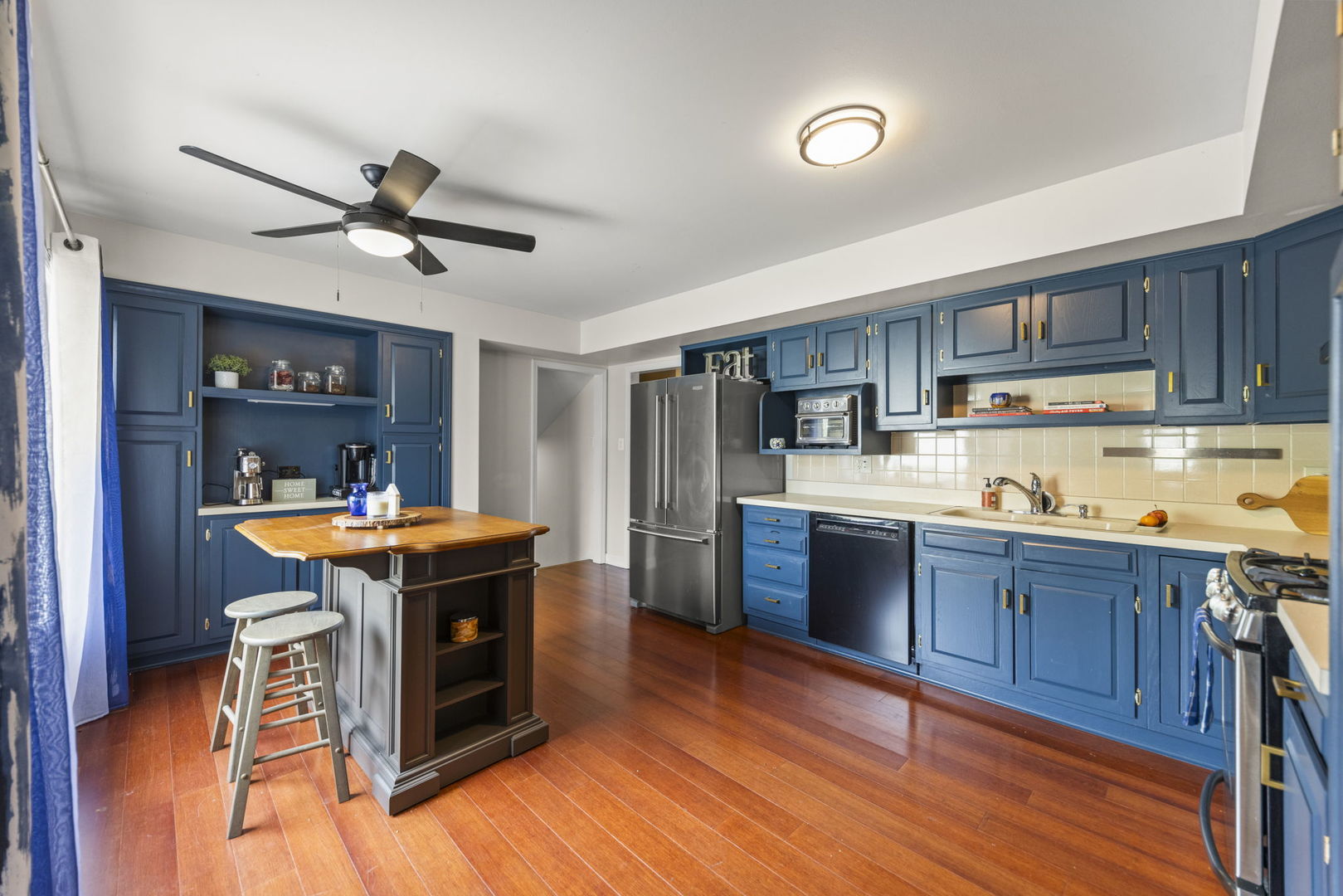 22-w054 Taylor Road Glen Ellyn, IL 60137 - Photo 2 of 20 Gallery Image 2